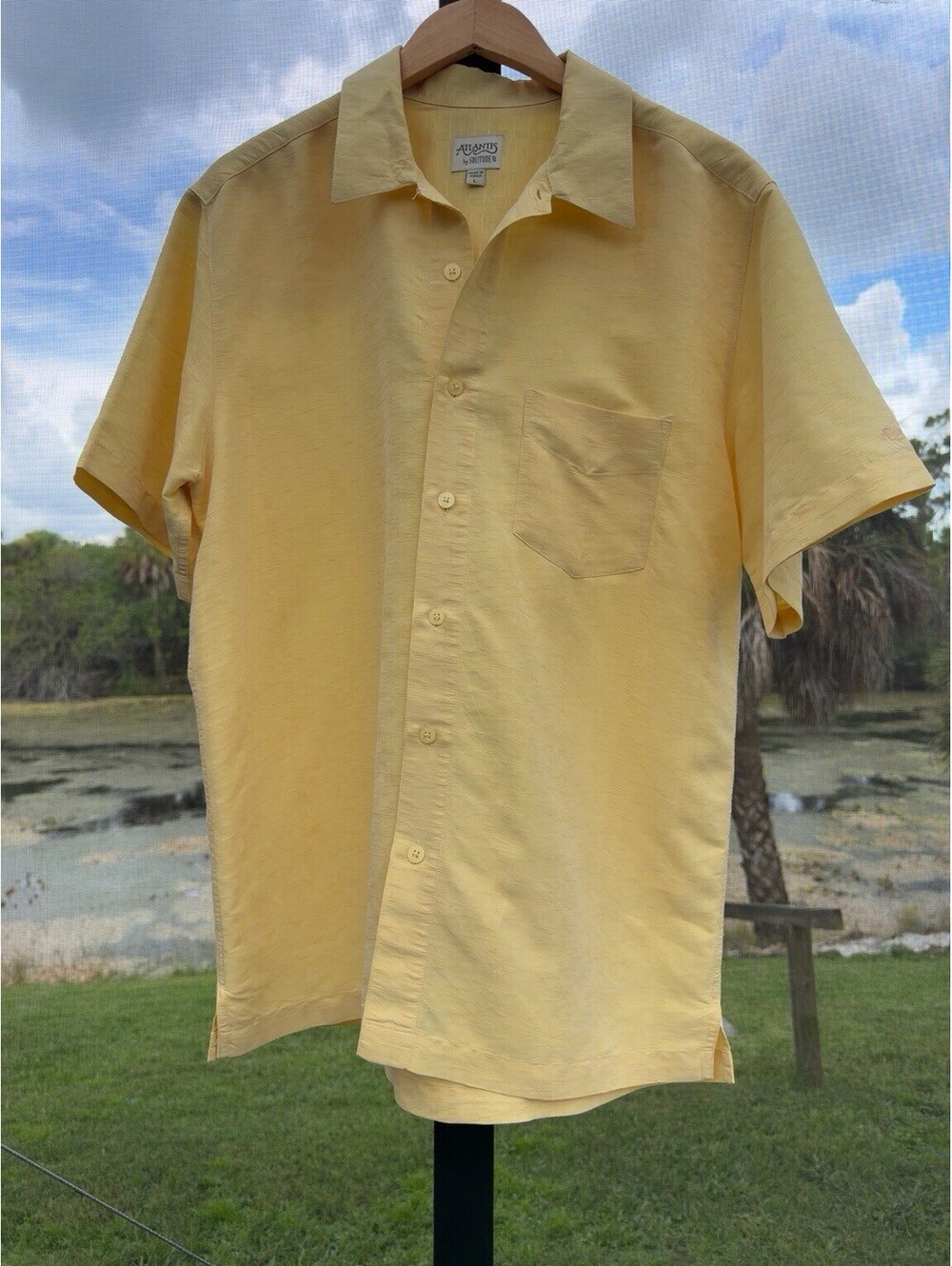 Atlantis by Solitude Men’s Large Yellow Textured Button Up Shirt Short Sleeve